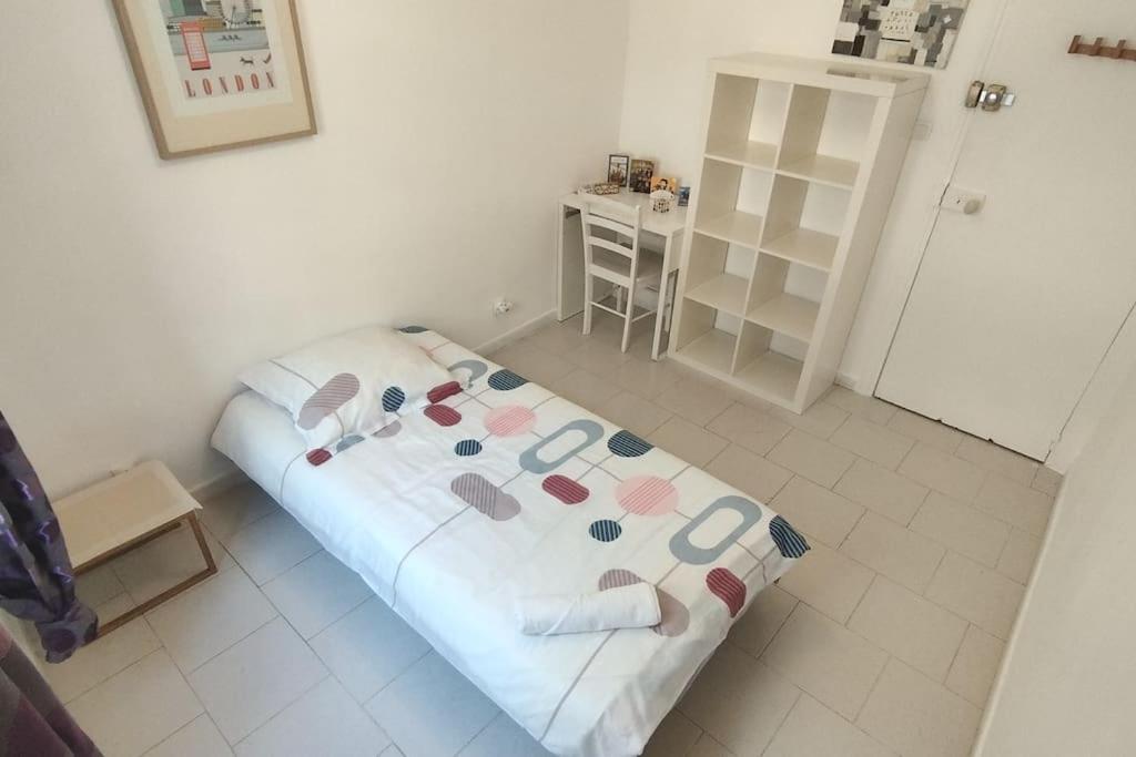 Private Room In Shared Apartment In The Center Of Nisa Exterior foto