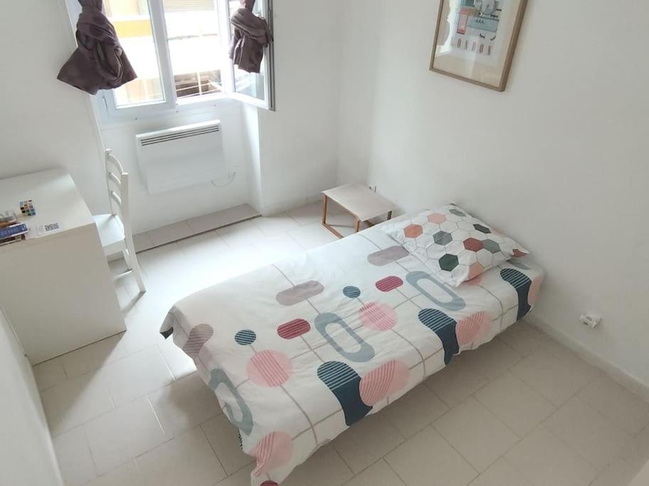 Private Room In Shared Apartment In The Center Of Nisa Exterior foto